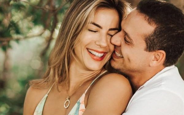 Jessica Smetak se declara para marido e encanta web