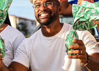 Candeias: Moradores da Urbis 2, dizem que vereador Rosevaldo tirou foto com crianças, mas não deu ovo de Páscoa a todo mundo