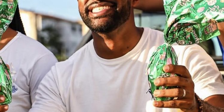 Candeias: Moradores da Urbis 2, dizem que vereador Rosevaldo tirou foto com crianças, mas não deu ovo de Páscoa a todo mundo