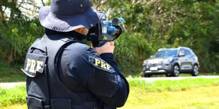 PASSOU VOANDO: mais de 1.400 flagrantes de excesso de velocidade no feriadão baiano