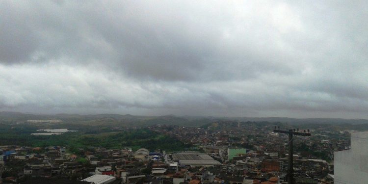 Alerta de chuva: frente fria vai provocar fortes chuvas em Candeias, que devem continuar até quinta-feira (25).