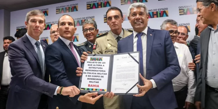 Governador encaminha PL que reajusta salários de policiais e bombeiros da Bahia