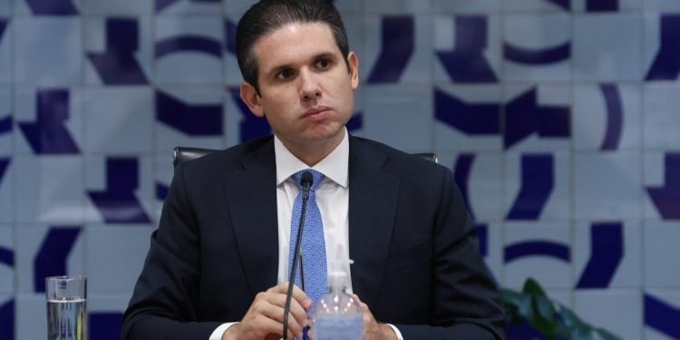 Hugo Motta decide não pautar requerimento de urgência da anistia