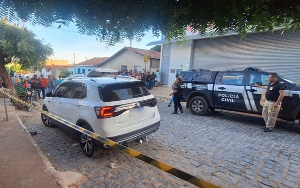 Casal é preso momentos após matar tio e sobrinho de 2 anos a tiros na Bahia 