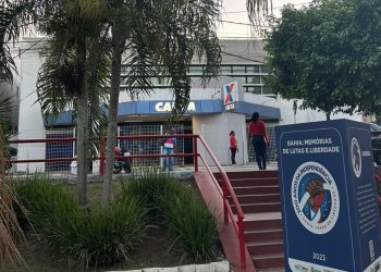 Ex-presidiária e companheiro ameaçam frequentadores de praça em Candeias