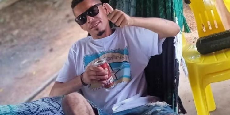 Mulher é presa suspeita de matar marido a facadas no sul da Bahia