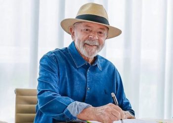 Lula publica MP que corrige base da tabela progressiva do Imposto de Renda; confira os novos valores