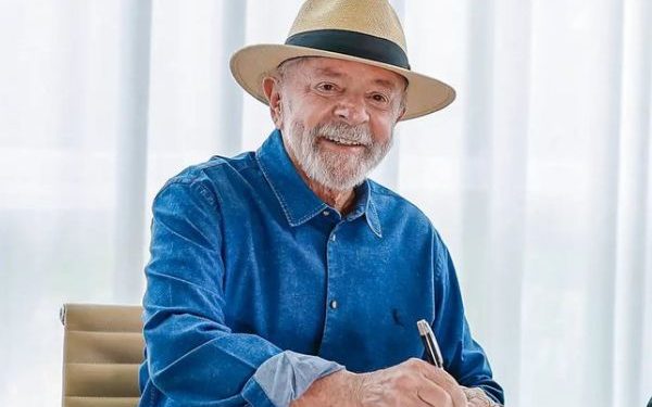 Lula publica MP que corrige base da tabela progressiva do Imposto de Renda; confira os novos valores