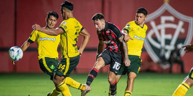 Vitória empata com Defensa y Justicia no Barradão e se complica na Sul-Americana