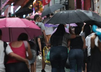 Quase 100 cidades baianas recebem alerta de chuva: saiba quais