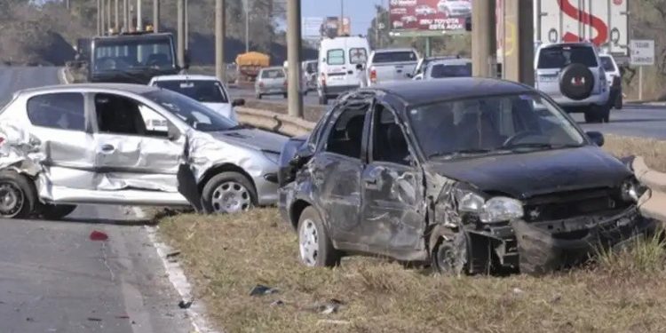 Acidentes de trânsito causam 17 mil internações em um ano e pressionam fila da regulação na Bahia
