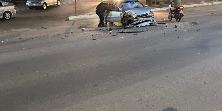 Acidente é registrado em Candeias na noite desta quarta-feira (14)