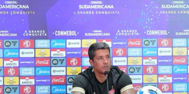 Carpini promete montar força-tarefa em busca da classificação do Vitória na Sul-Americana