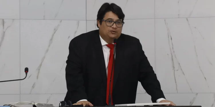 “Fez de tudo para prejudicar Camaçari”, afirma Tagner após revelação de aditivos a empresa investigada