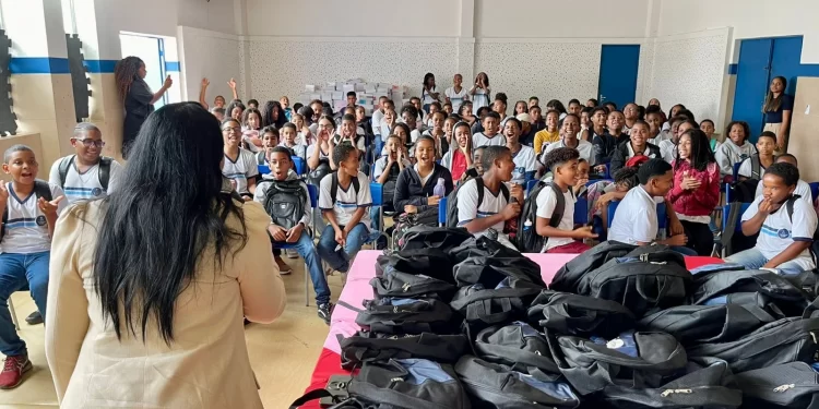 Prefeitura de São Francisco do Conde inicia cronograma de entrega de Kits Escolares a cerca de 6 mil estudantes da Rede Municipal de Ensino