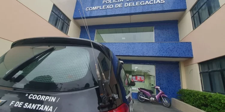 Mulher recebe pix de R$ 1,8 mil por engano, se recusa a devolver e é detida pela polícia em Feira de Santana