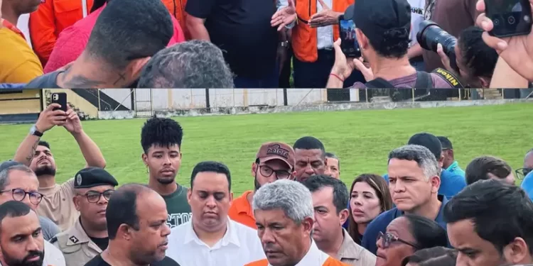 Governador Jerônimo Rodrigues visita Santo Amaro para acompanhar danos causados por chuvas e distribuir ajuda humanitária