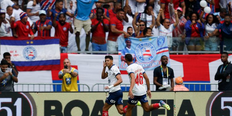 Em clássico com dois expulsos, Bahia leva a melhor sobre o Vitória e vence o 4° Ba-Vi da temporada