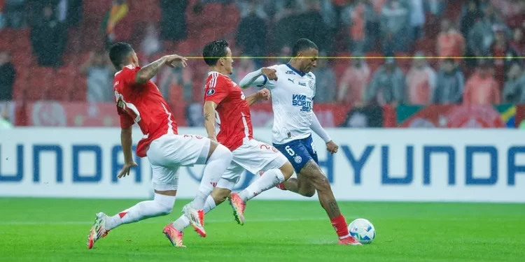 Bahia sofre virada do Internacional e dá adeus à Libertadores