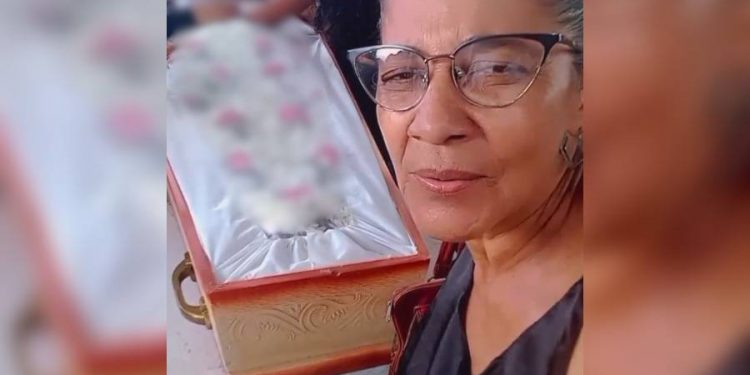 Em funeral na Bahia, mulher se revolta contra sistema de regulação: “Tá matando o povo”