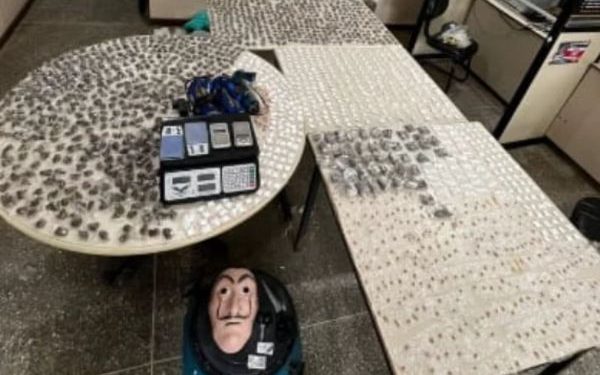 PREJUÍZO NO TRÁFICO: após perseguição, PM apreende grande quantidade de drogas em Catu