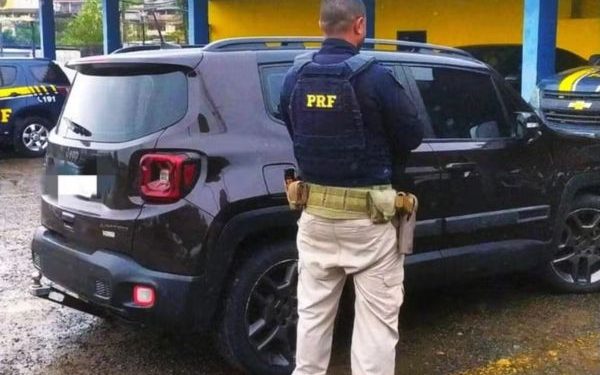 COMPROU PELA INTERNET: homem é preso suspeito de adquirir carro roubado em Simões Filho