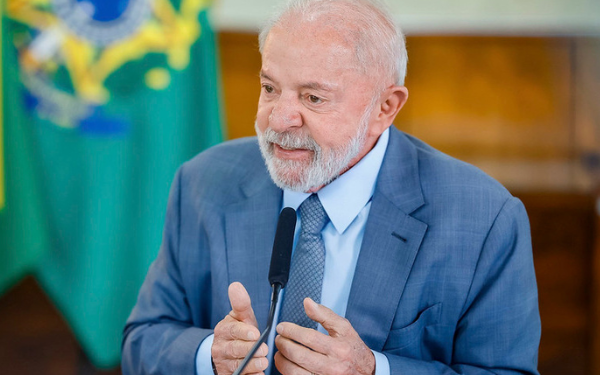 Lula cumprimenta o Papa Leão XIV, novo líder da igreja católica