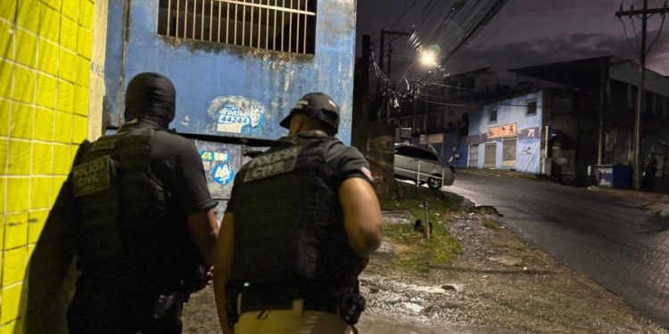 Polícia Civil deflagra operação em Salvador e RMS em busca de envolvidos com o tráfico de drogas
