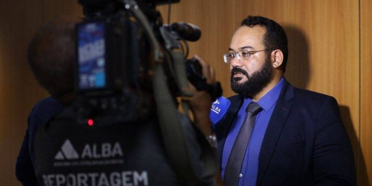 Deputado Leandro de Jesus apresenta moção contra criação do Dia das Profissionais do Sexo