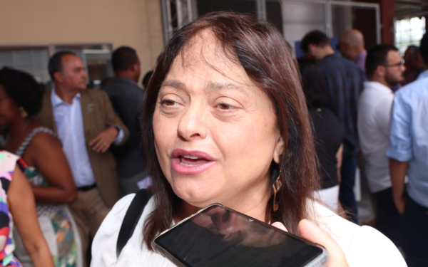 Alice Portugal defende reeleição de Jerônimo e diz que nome do petista é o mais certo para 2026