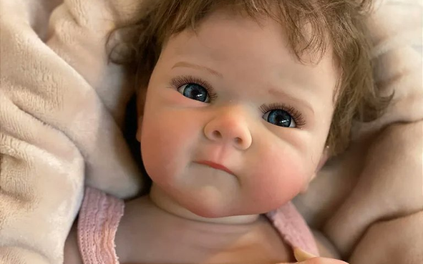 Deputado propõe multa para quem levar ‘bebês reborn’ para atendimento no SUS