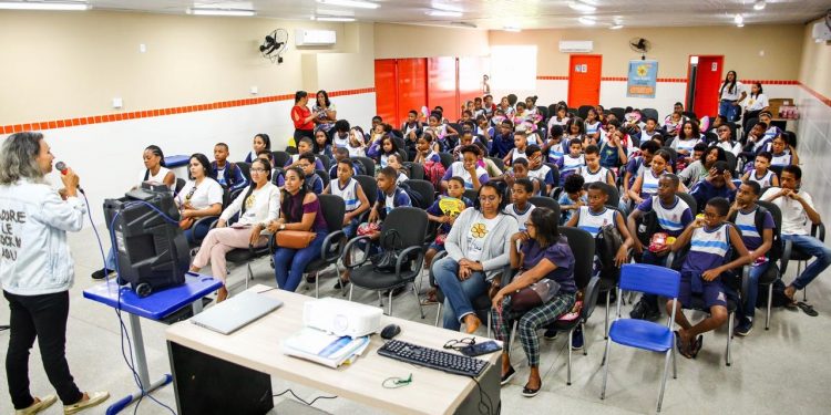 Candeias: Palestra com estudantes reforça ações de combate ao abuso e à exploração sexual infantil