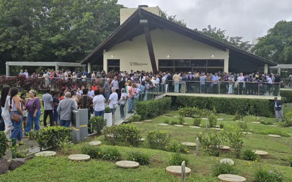 Divaldo Franco é enterrado em Salvador em clima de emoção e homenagens