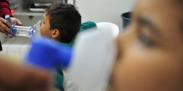 Saúde destina R$ 100 milhões para reforçar atendimento a crianças com vírus respiratórios no SUS