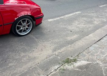 Motociclista fica ferido após colidir com carro em Candeias