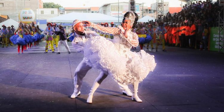 Candeias: Quadrilha Brilho de Candeias faz bonito em estreia de campeonato baiano em Salvador