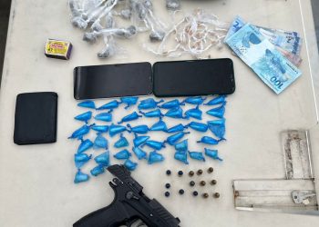 PETO apreende dois homens com moto roubada, pistola e drogas em Candeias