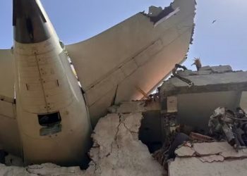 Não há sobreviventes em queda de avião com 242 pessoas na Índia