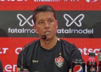 Carpini elogia atuação do Vitória em empate contra o Corinthians: “grupo valente, grupo guerreiro”