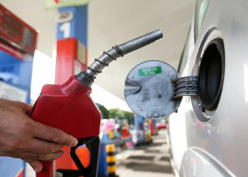 Acelen reduz gasolina e aumenta preço do diesel na Bahia