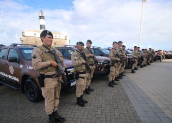 ARSENAL REFORÇADO: Forças Policiais da Bahia recebem veículos blindados, semiblindados e 600 fuzis, em Salvador