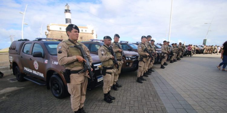 ARSENAL REFORÇADO: Forças Policiais da Bahia recebem veículos blindados, semiblindados e 600 fuzis, em Salvador