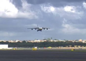Avião da FAB tem pneu furado durante pouso no Aeroporto de Salvador