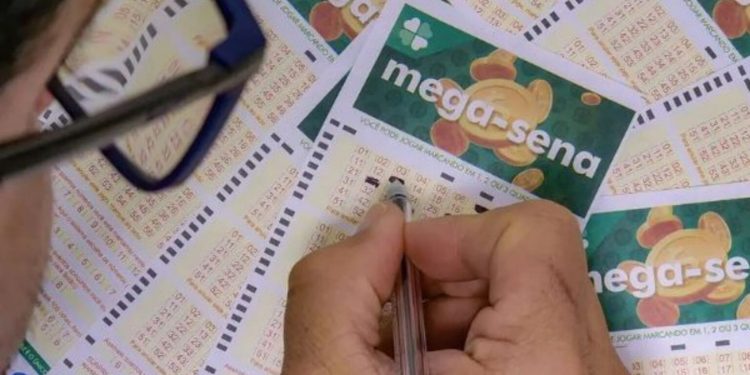 Mega-Sena acumula pela 11ª vez e prêmio principal vai a R$ 130 milhões