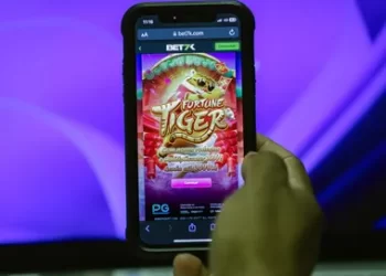 Homem inventa assalto após perder salário dele e da esposa no tigrinho