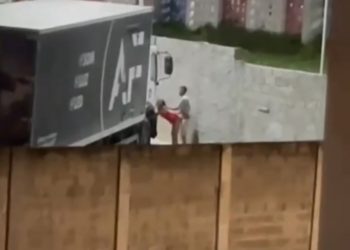 Clima de São João esquenta demais e casal é flagrado em momento “caliente” no Arraiá do Aconchego