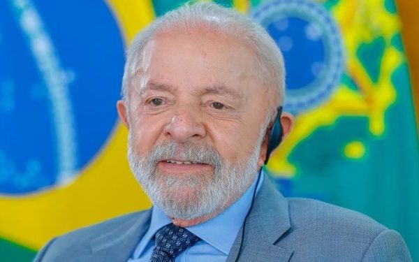 ‘Se estiver bonitão como estou, extrema direita não volta a governar’, diz Lula