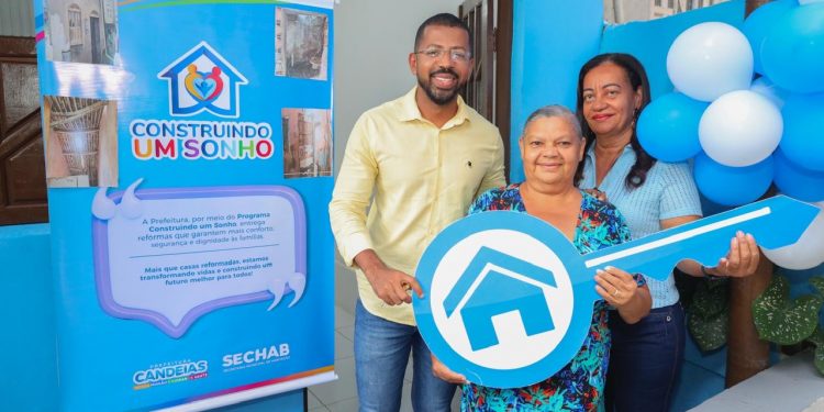 Candeias: Prefeitura entrega mais uma casa reformada pelo Programa Construindo um Sonho