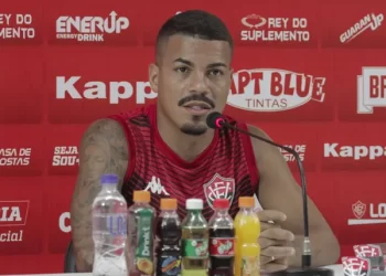 Ex-jogador do Vitória é preso por não pagar pensão alimentícia; veja