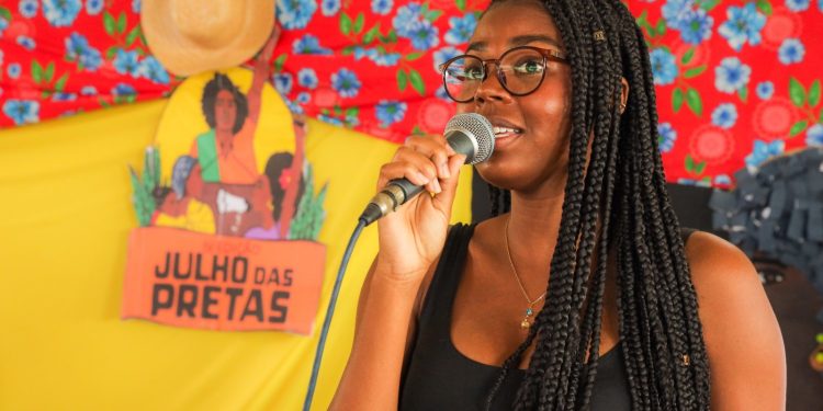 Candeias: “Julho das Pretas” reúne estudantes para celebrar protagonismo das mulheres negras